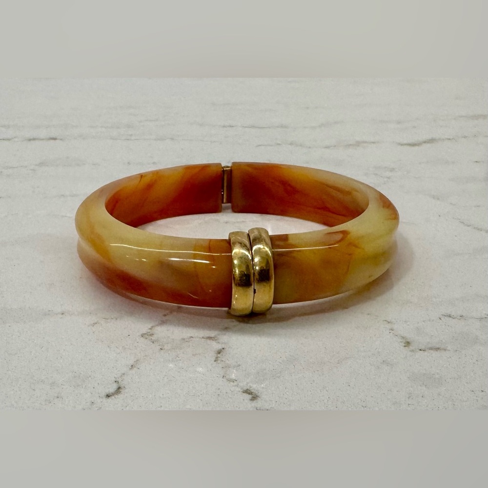 β¨ Vintage Avon Marbled Lucite Hinged Bracelet | Swirled Butterscotch & Amber π― - Picture 4 of 7